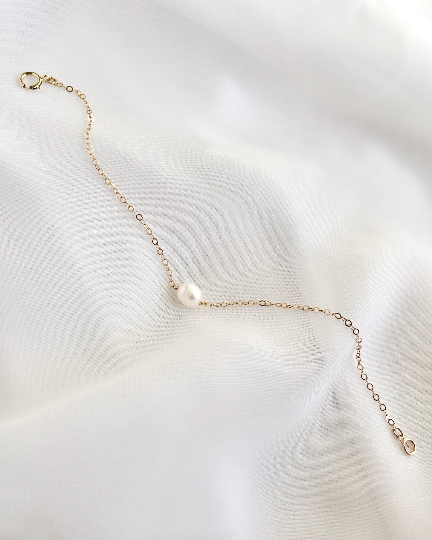 Minimal Pearl Bracelet | Delicate Pearl Bracelet in Gold Filled or Sterling Silver | Small Dainty Pearl Bracelet | Single Pearl Bracelet | IB Jewelry
