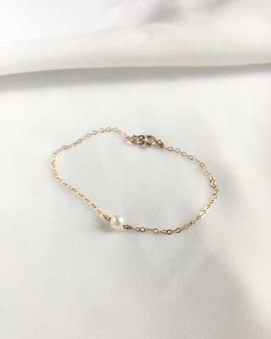 Delicate Pearl Bracelet in Gold Filled or Sterling Silver | Small Dainty Pearl Bracelet | Minimalist Single Pearl Bracelet | IB Jewelry
